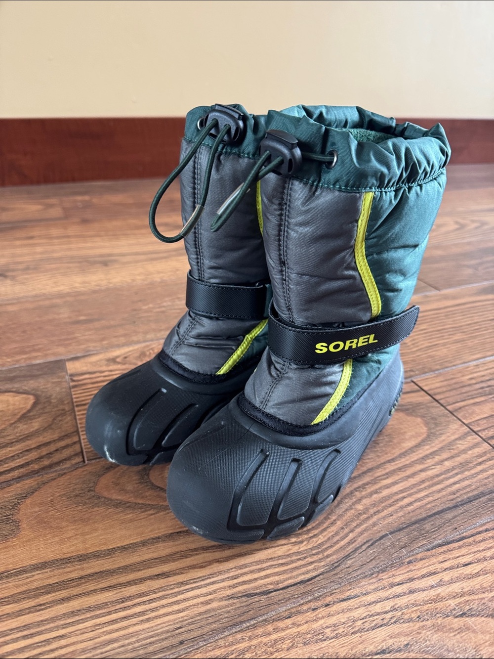 Sorel Kids size 1 Flurry Snow Boots